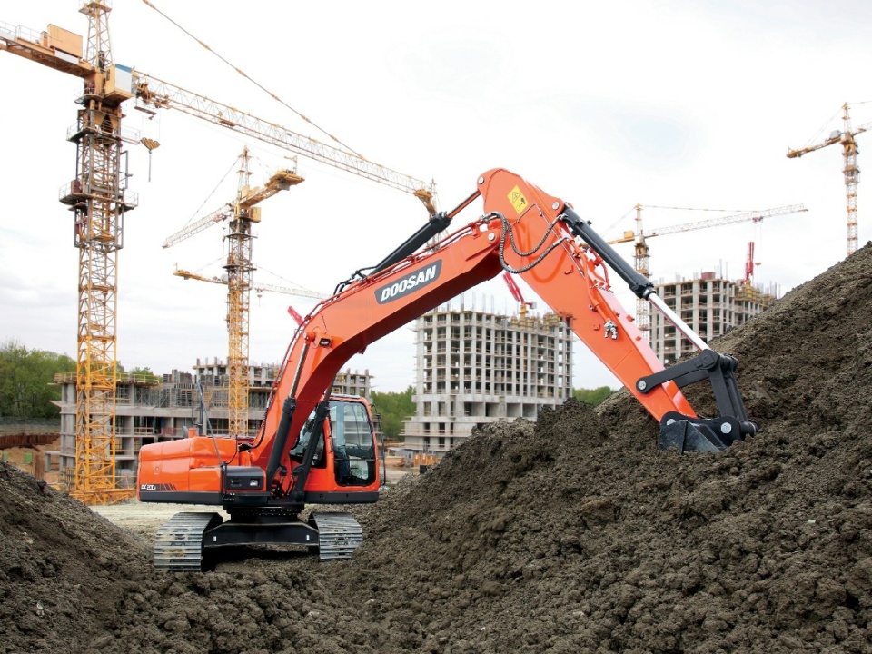 Гусеничный экскаватор DEVELON DX210-7M, мощность двигателя 157 л.с.