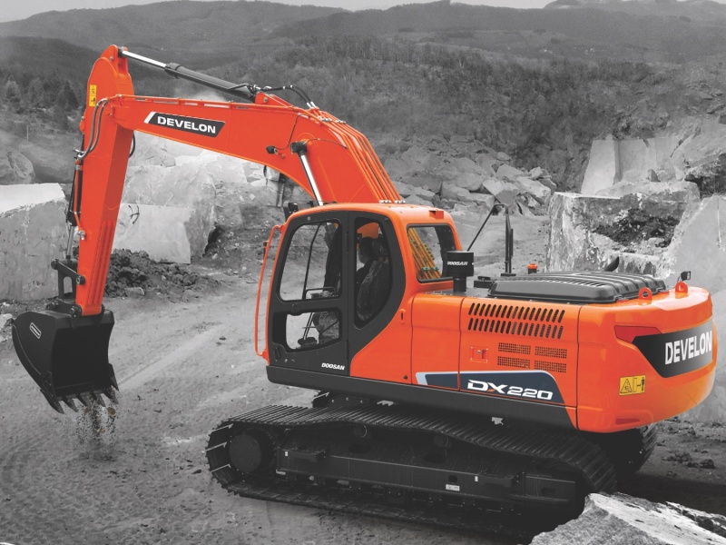 Гусеничный экскаватор DEVELON DX220LC-7M, мощность двигателя 154 л.с. TIER II