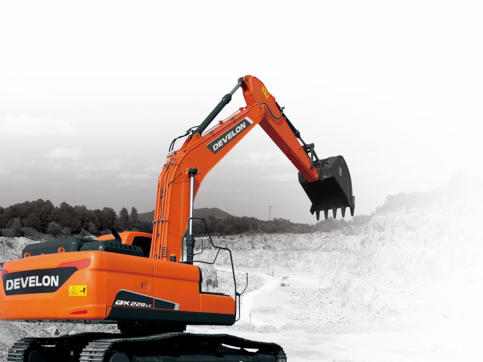 Гусеничный экскаватор DEVELON DX220LC-7M, мощность двигателя 154 л.с. TIER II