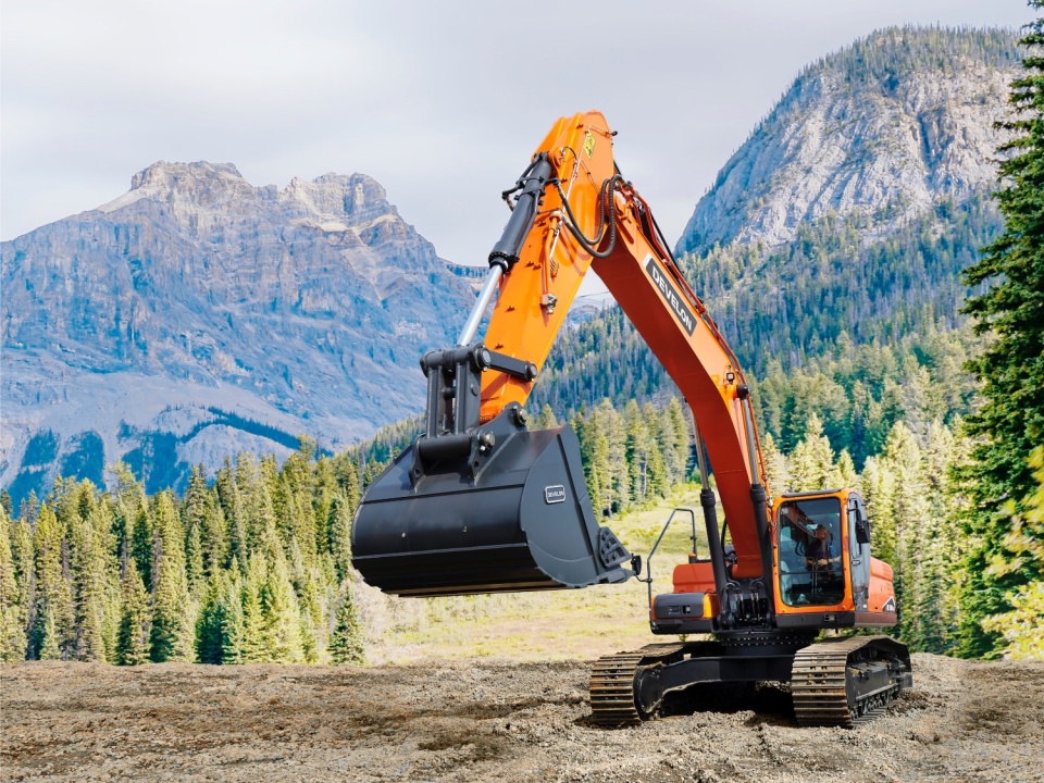Гусеничный экскаватор DEVELON DX320LC-7M, мощность двигателя 249 л.с.
