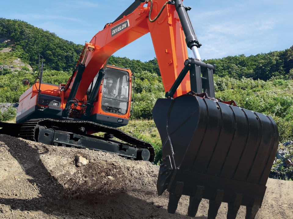 Гусеничный экскаватор DEVELON DX260LC-7M, мощность двигателя 190 л.с.