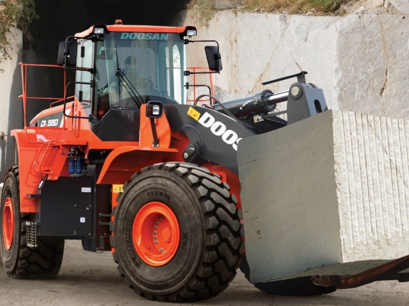 Фронтальный погрузчик DEVELON DL580, грузоподъемность 16 480 кг