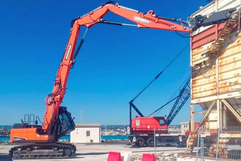 Экскаватор для демонтажа DEVELON DX360DM