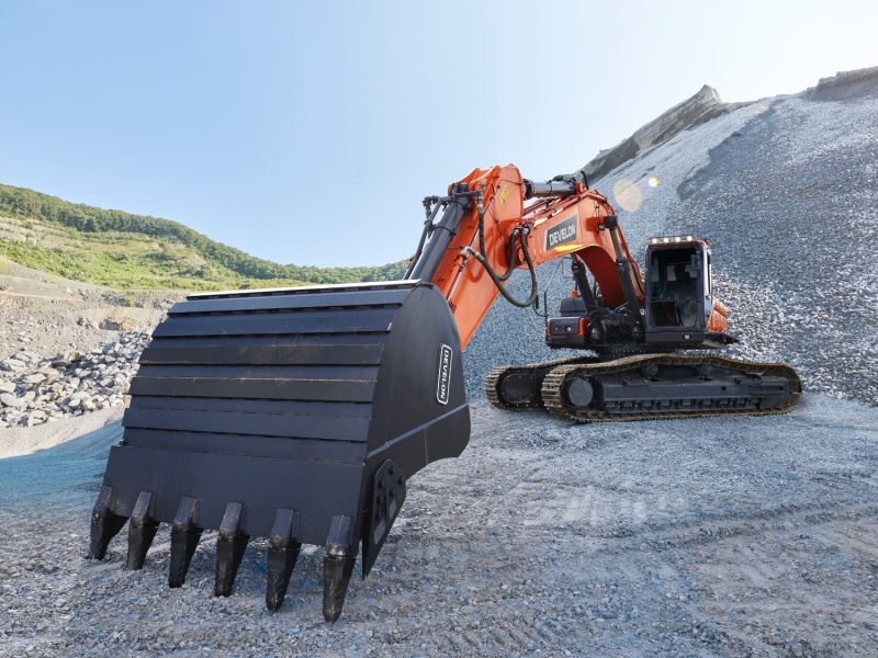 Гусеничный экскаватор DEVELON DX450LCA-7M, мощность двигателя 344 л.с.
