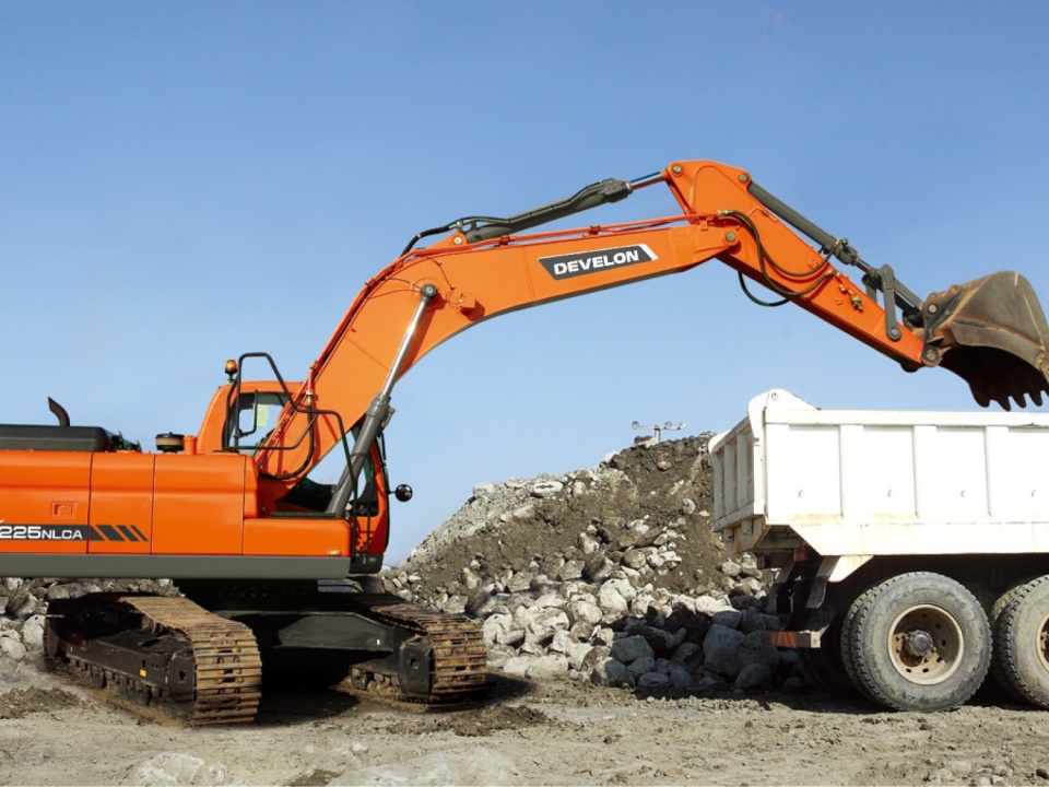 Гусеничный экскаватор DEVELON DX225NLCA, мощность двигателя 157 л.с.