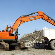 Гусеничный экскаватор DEVELON DX225NLCA, мощность двигателя 157 л.с.