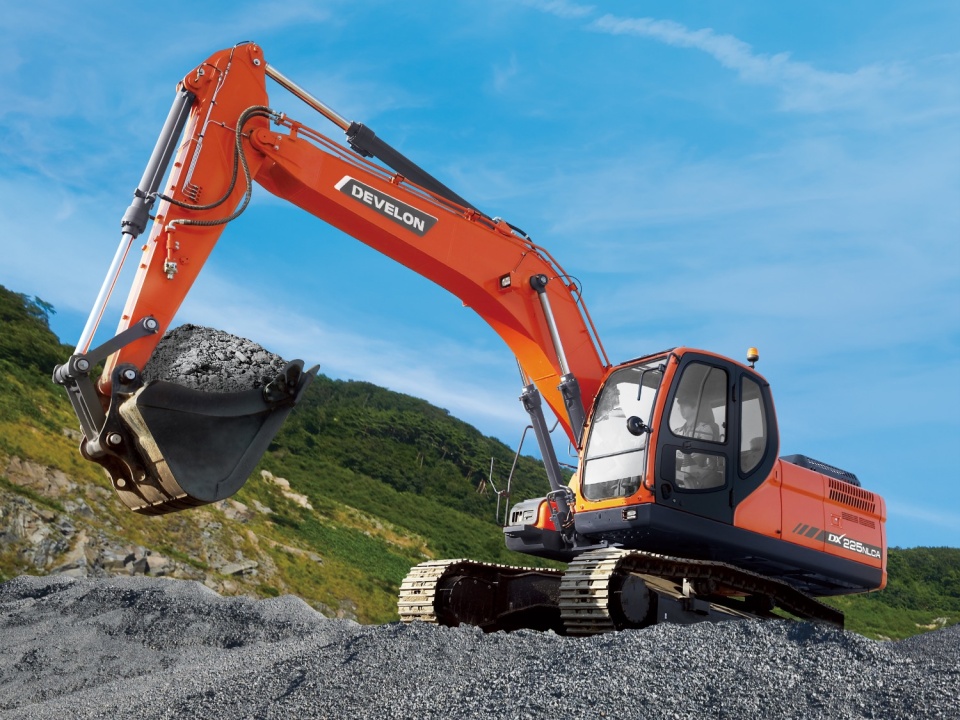 Гусеничный экскаватор DEVELON DX225NLCA, мощность двигателя 157 л.с.
