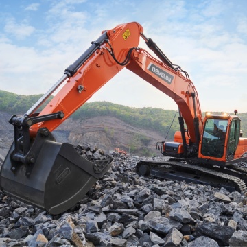 Гусеничный экскаватор DEVELON DX220LC-7M, мощность двигателя 156 л.с.