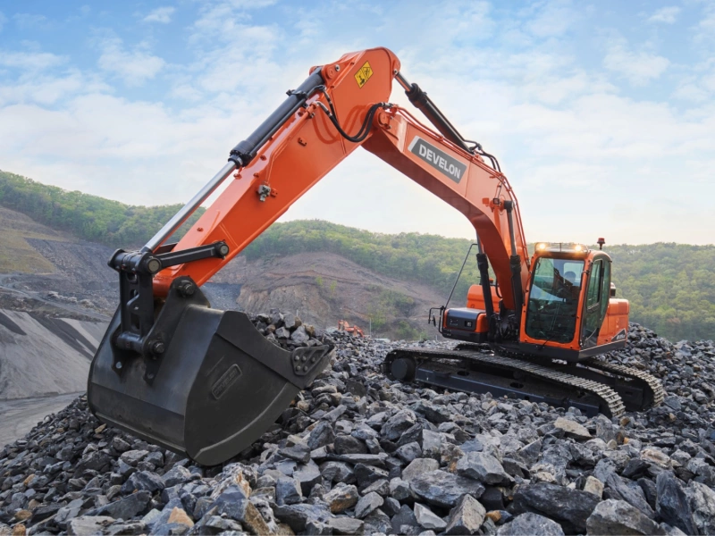 Гусеничный экскаватор DEVELON DX220LC-7M, мощность двигателя 156 л.с.