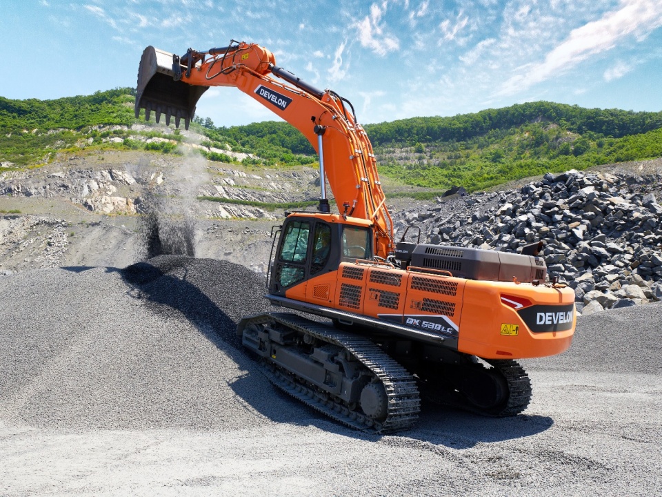 Гусеничный экскаватор DEVELON DX530LC-7B, мощность двигателя 399 л.с.