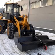 Зимнее навесное оборудование Щетка с бункером на фронтальный погрузчик