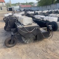 Зимнее навесное оборудование Щетка с бункером на фронтальный погрузчик