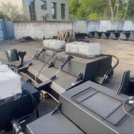 Зимнее навесное оборудование Щетка с бункером на фронтальный погрузчик