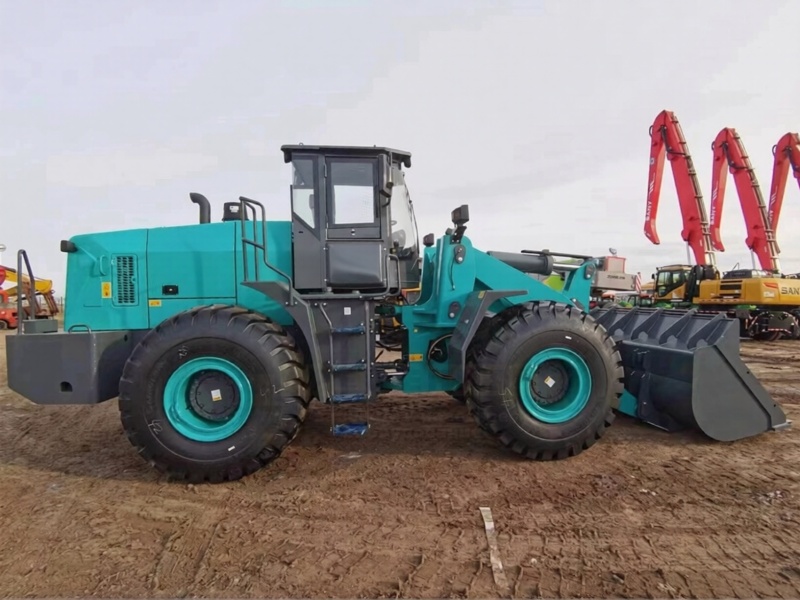 Спецтехника Фронтальный погрузчик SUNWARD SL61W