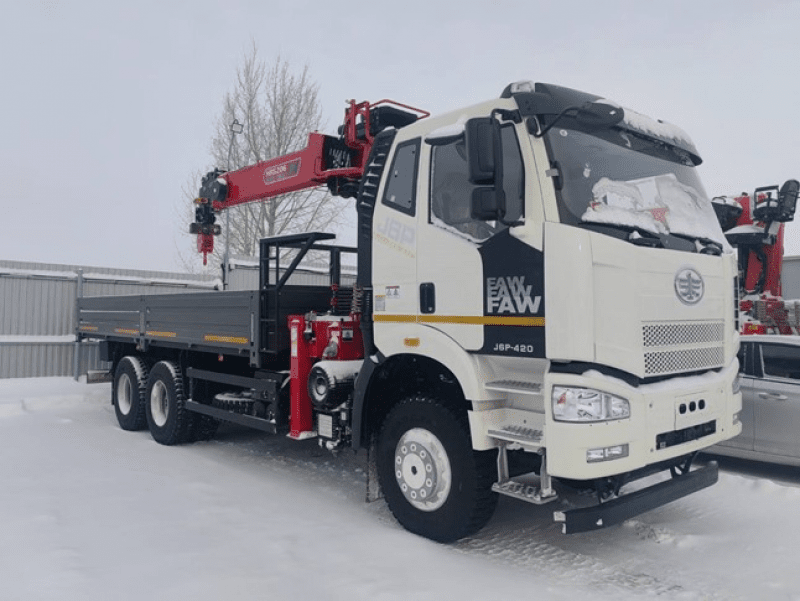Кран-манипулятор Horyong HRS206 на шасси FAW CA3250, стальной борт 6500 мм