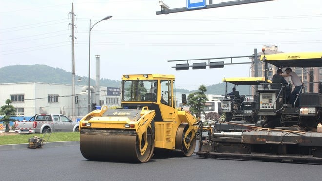 Каток тандемный BOMAG BW 205 AD-4