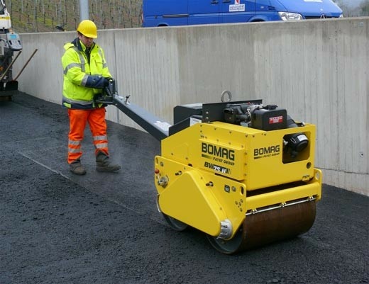 Ручные катки с пешим оператором BOMAG Гладковальцовый каток BW 75 H