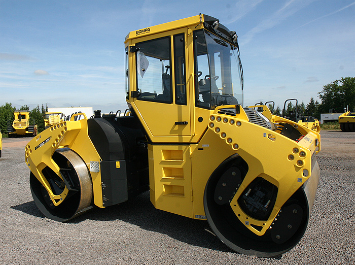 Каток тандемный BOMAG BW 202 AD-4
