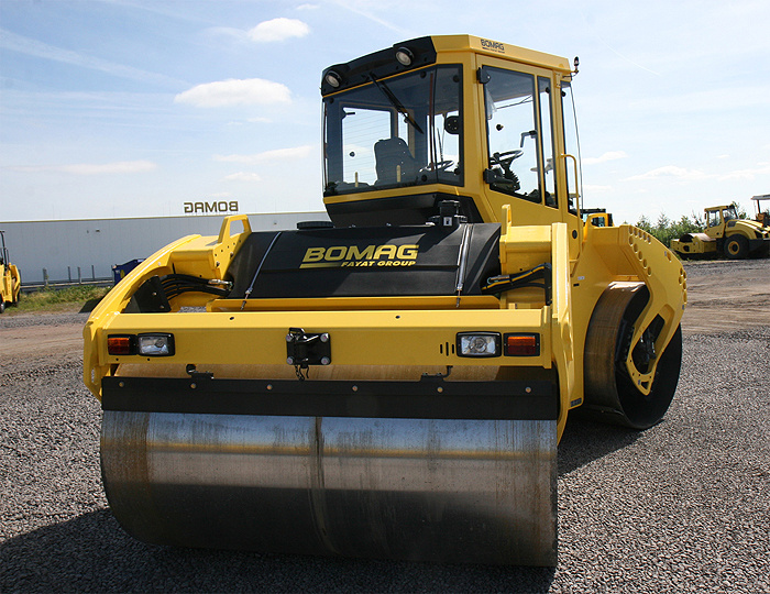 Каток тандемный BOMAG BW 202 AD-4