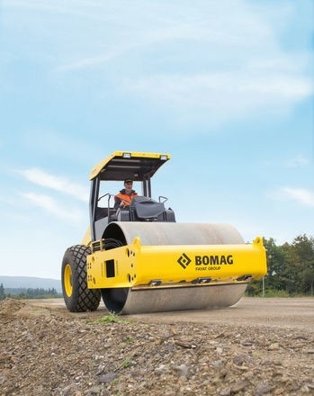 Грунтовый каток BOMAG BW 215 D-40