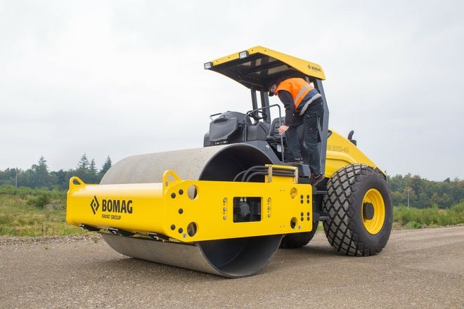 Грунтовый каток BOMAG BW 211 D-40