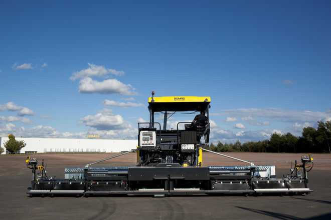 Асфальтоукладчик BOMAG BF 700 C-2