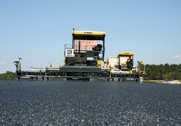 Асфальтоукладчик BOMAG BF 700 C-2