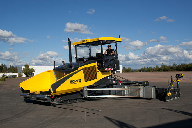Асфальтоукладчик BOMAG BF 700 C-2