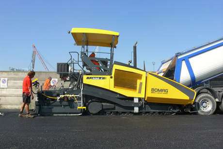Асфальтоукладчик BOMAG BF 800 P