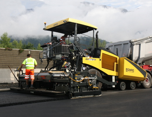 Асфальтоукладчик BOMAG BF 800 P