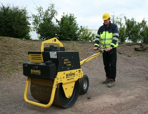 Ручные катки с пешим оператором BOMAG Гладковальцовый каток BW 71 E-2