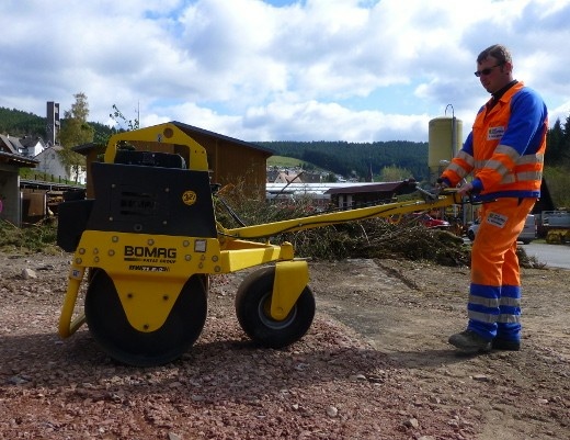 Ручные катки с пешим оператором BOMAG Гладковальцовый каток BW 71 E-2