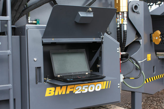Асфальтоукладчики BOMAG Перегружатель BMF 2500 M
