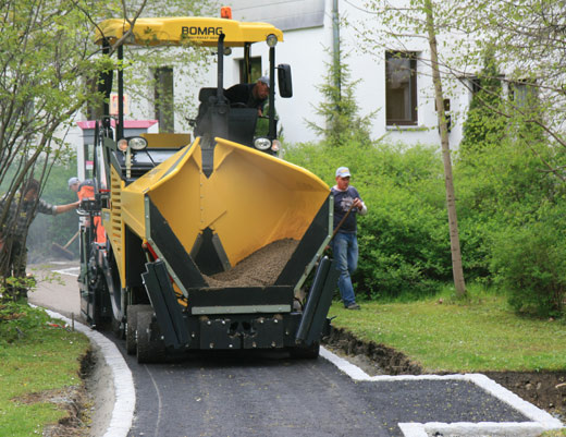Асфальтоукладчик BOMAG BF 300 P
