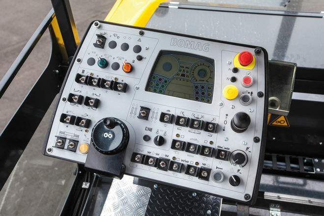 Асфальтоукладчик BOMAG BF 600 C-2