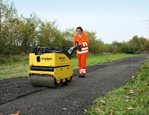 Ручные катки с пешим оператором BOMAG Гладковальцовый каток BW 65 H
