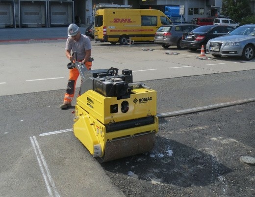 Ручные катки с пешим оператором BOMAG Гладковальцовый каток BW 65 H