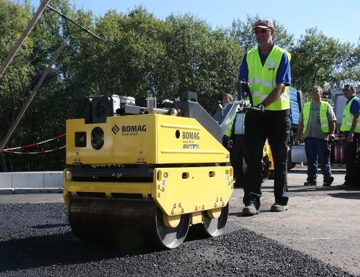 Ручные катки с пешим оператором BOMAG Гладковальцовый каток BW 65 H