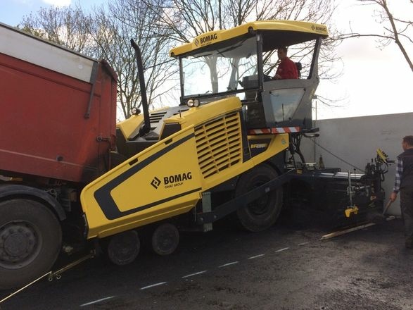 Асфальтоукладчик BOMAG BF 600 P-2