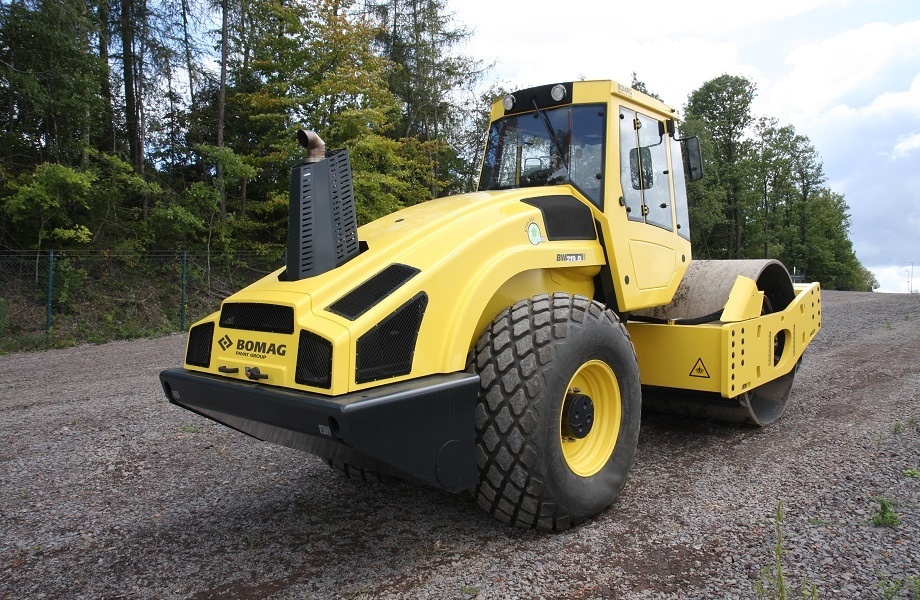 Каток грунтовый BOMAG BW 219 D-5