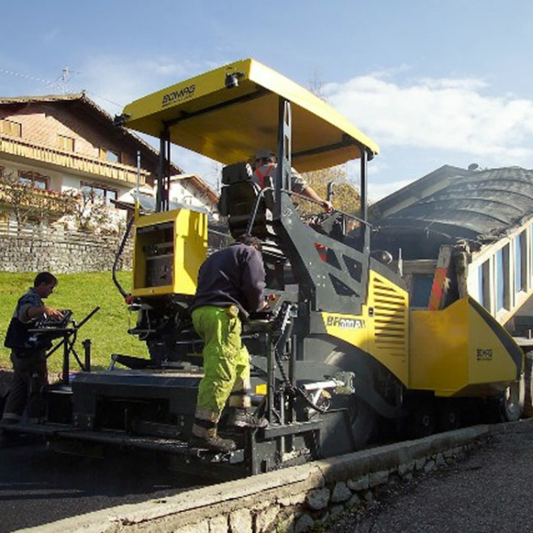 Асфальтоукладчик BOMAG BF 300 C