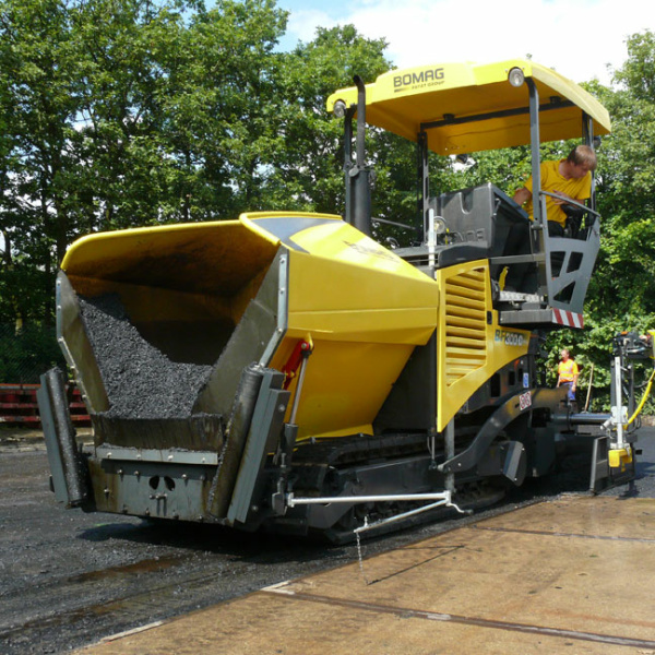 Асфальтоукладчик BOMAG BF 300 C