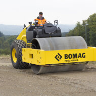 Каток грунтовый BOMAG BW 218 D-40