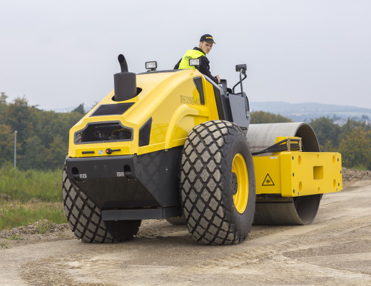 Каток грунтовый BOMAG BW 218 D-40