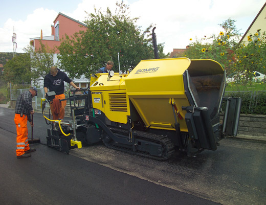 Асфальтоукладчик BOMAG BF 223 C