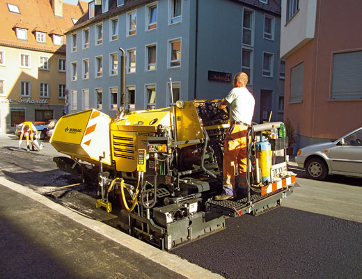 Асфальтоукладчик BOMAG BF 223 C