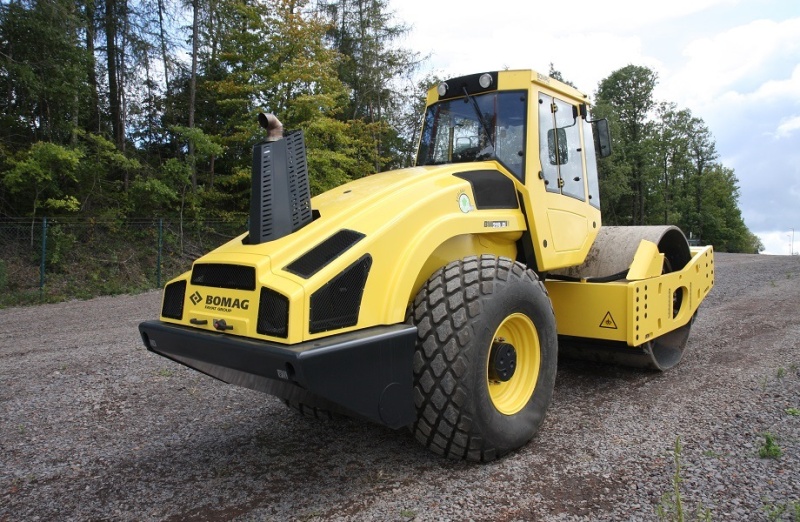 Каток грунтовый BOMAG BW 219 D-4