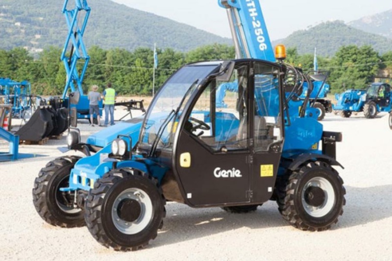 Телескопический погрузчик GENIE GTH-2506, двигатель Deutz TD 2.9 L4, грузоподъемность 2500 кг