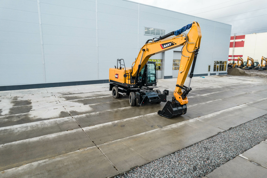 Колесный экскаватор SANY SY215W
